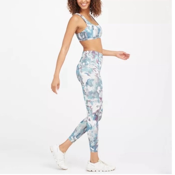 SPANX Booty Boost Active Printed 7/8 Leggings in Painted Camo Pink Multi Small - Picture 3 of 4